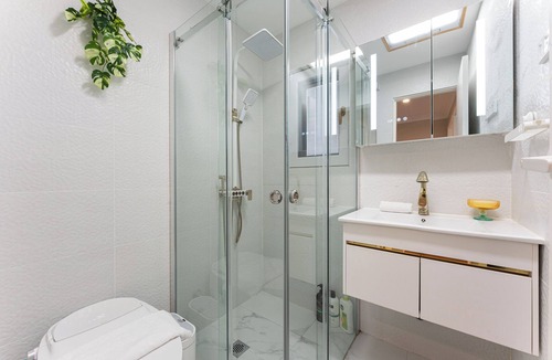 Petersham North House | Trendy 4BR Petersham Stay Steps from Top Cafés