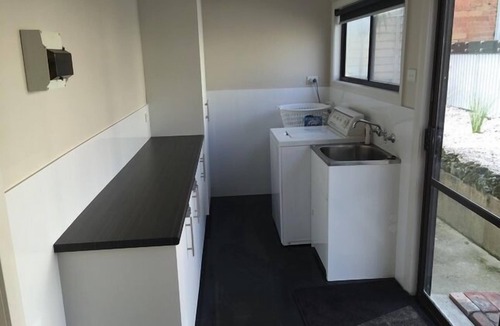 Golden Point House | 'Trendy Inner City Cottage with all the modern conveniences - Central Cottage'