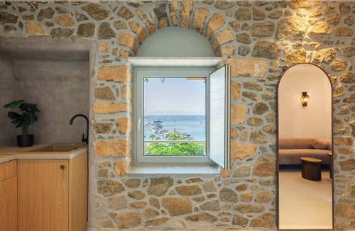 Psarou Apartment | Trinitas Mare - Psarou Beachfront House w Sea View