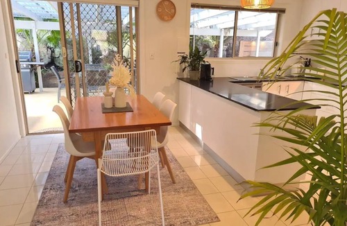Calwell House | Tropical Gem - Outdoor Jacuzzi
