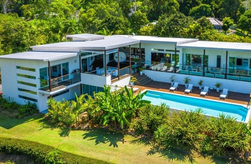 Tallebudgera House | Tropical Hideaway (Pet Friendly)