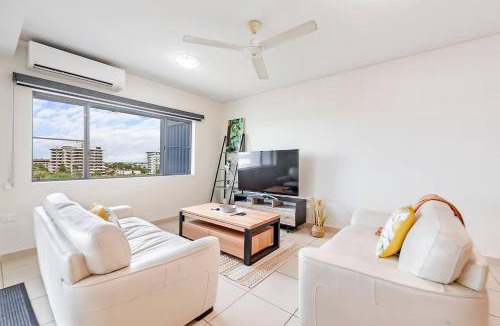 Darwin City Centre Apartment | Tropical Horizons - Chic Family Stay with Pool