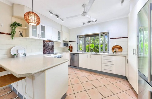 Moil House | Tropical paradise hidden in the northern suburbs of Darwin.