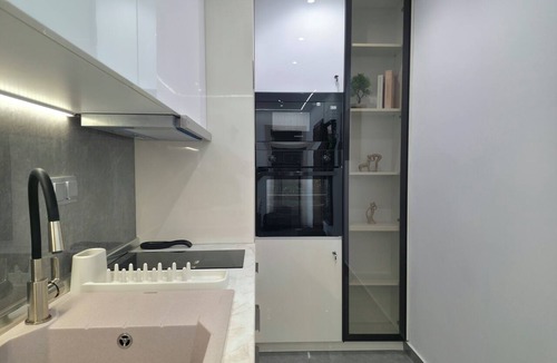 Neos Kosmos Apartment | TT Luxury Homes | Apollo – 2 Bedrooms Next to TRAM