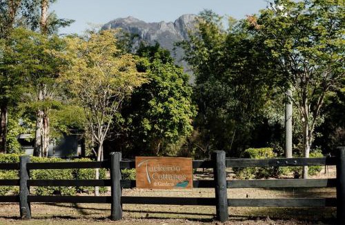Rathdowney Bed & Breakfast | Tuckeroo Cottages & Gardens - Blue Wren & Kookaburra