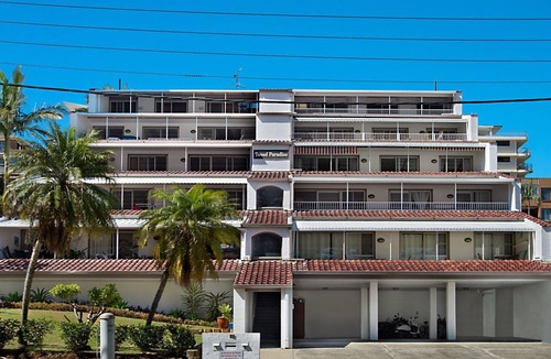 Tweed Heads Apartment | Tweed Paradise Unit 2 Rainbow Bay Beach just a 300m walk, easy walk to clubs and shops Wi-Fi is Inc.