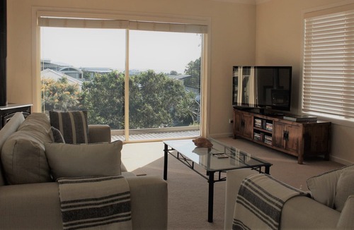 Red Head House | Twilight Breeze - A hidden gem with ocean views and dog friendly