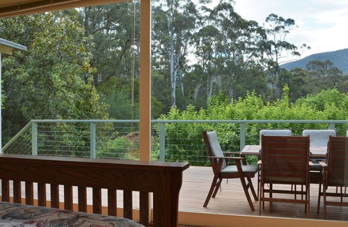 Warburton House | Twin Creek Cottage- a secluded forest retreat.