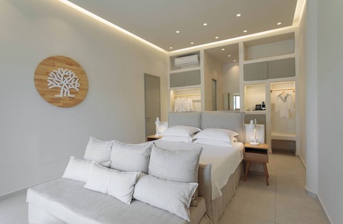 Agios Prokopios House | Two interconnected suites garden view, outdoor hot tub, communal pool, breakfast