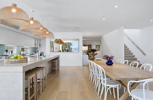 Manly House | Uber Luxury 5 Bedroom Home - Complete Beachfront
