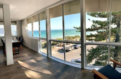 Kings Beach Apartment | Ultimate Coastal Escape + Amazing Views