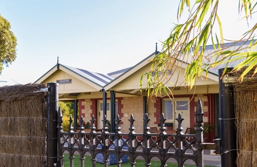 Bremer Bed & Breakfast | Ultimate Wine Travellers Stopover in Heritage Home at Winery in Langhorne Creek