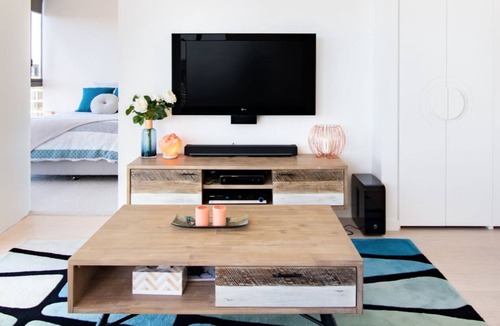 Cremorne Apartment | Uneasy views of the city and the river