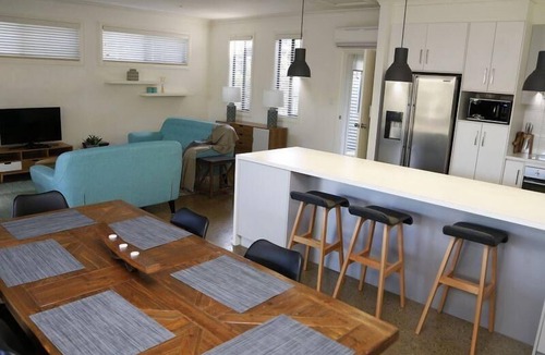 Encounter Bay House | Uneek Coastal Living - Pet friendly, NETFLIX, WI-FI