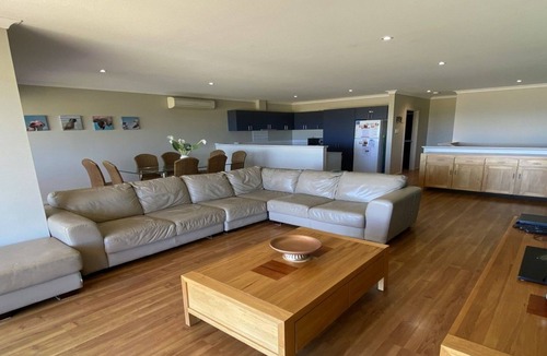 Jurien Bay Villa | Uninterrupted views of the ocean from this beachfront apartment