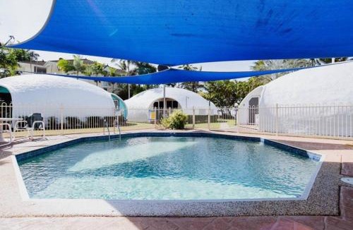 Trinity Beach Apartment | Unique Ocean-front Igloo at Trinity Beach sleeps 2