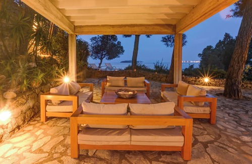 Kontokali Villa | Unique view, private beach path, 5km from Corfu City, beautiful Corfiot villa.