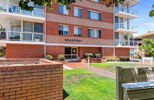 Nelson Bay Apartment | Unit 3/4 Intrepid Close - Little Beach Seaspray Break. just 60m from Shoal Bay Beach