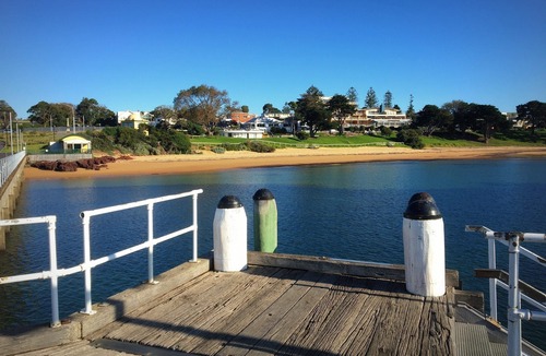 Cowes Apartment | Unit 3-83 Thompson Ave, in the heart of Cowes, includes linen.