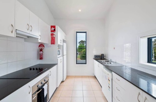 Huskisson Apartment | Unit 4 - Modern 3BR Family Friendly Apt Huskisson Main Street by Nautilus Apts