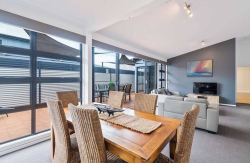 Huskisson Apartment | Unit 4 - Modern 3BR Family Friendly Apt Huskisson Main Street by Nautilus Apts