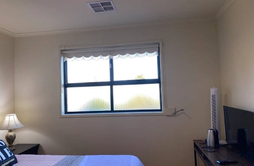 Brooklyn Park House | Unwind @ Gorgeous King Bedroom + Cozy Ensuite
