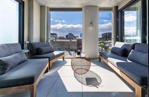 Collingwood Apartment | Upscale Collingwood Retreat - High-End Apartment with Car Park