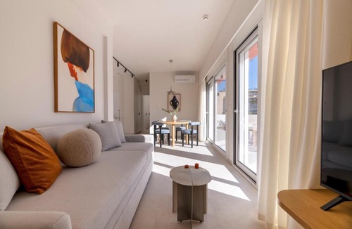 Petralona Apartment | UPSTREET Hive