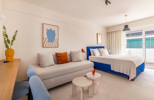 Petralona Apartment | UPSTREET Hive