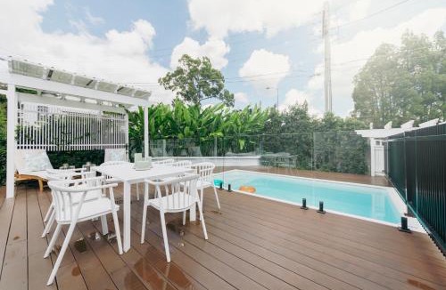 Bardon House | Urban Getaway Bardon Luxe 3 bed 2 bath and pool