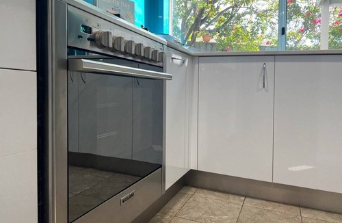 Victoria Park House | Urban Oasis: Near Optus Stadium!