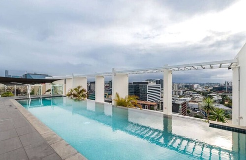 Fortitude Valley Apartment | Urban Oasis: Stylish 1B1B |City Views|Pool|Gym