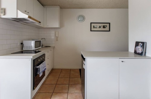 St Kilda West Apartment | Urban Sands at St Kilda A Breezy Beachside Haven