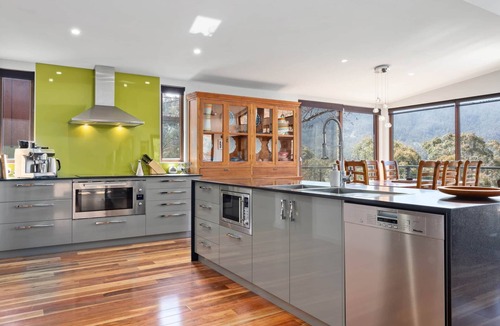 Lake Crackenback Ski Chalet | Vantage | Crackenback