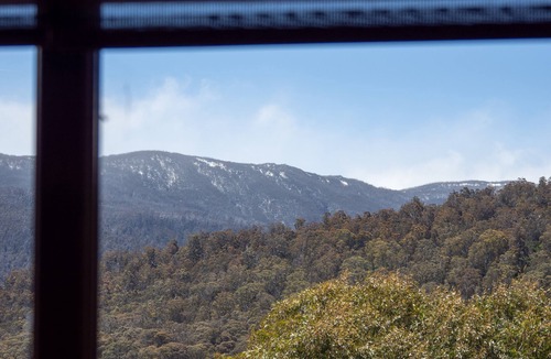 Lake Crackenback Ski Chalet | Vantage | Crackenback
