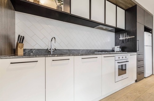 Abbotsford Condo | VAQUAY Belladonna In Abbotsford | Yarra River Splendour In Urban Getaway