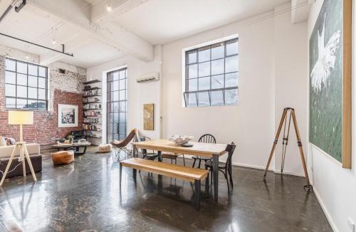 Fitzroy House | VAQUAY Rose & Vine In Fitzroy