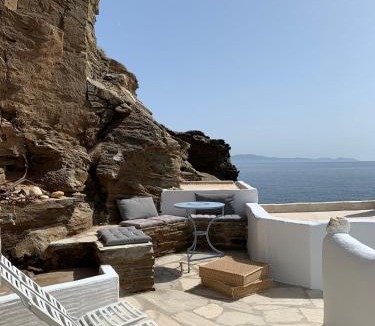 Exomvourgo House | Vathi Balcon Tinos