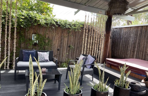 Braitling Apartment | Vatu Sanctuary - The Bure (1 bedroom spa with private entrance and garden)