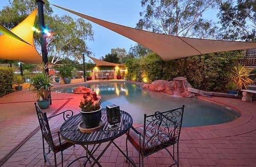 Braitling Apartment | Vatu Sanctuary - The Pond (art gallery style apartment with private entrance)