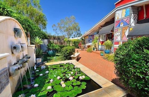 Braitling Apartment | Vatu Sanctuary - The Pond (art gallery style apartment with private entrance)