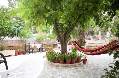 Elliniko-Argyroupoli Bed & Breakfast | Veggie Garden Athens B&B