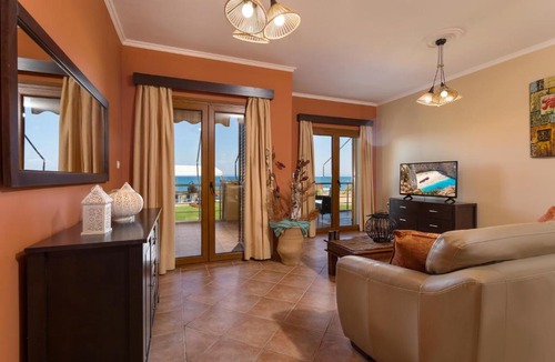 Argassi Apartment | Venetico Beachfront Apartments & Suites - 2 Bedroom Apartment