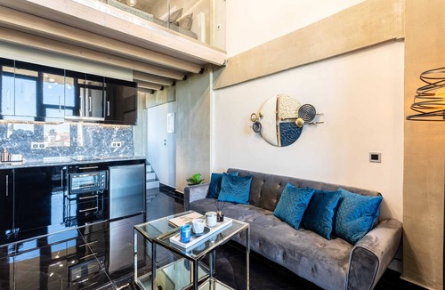 Anatolikos Sinikismos Apartment | Ventiri Lofts - Cozy Penthouse with Balcony