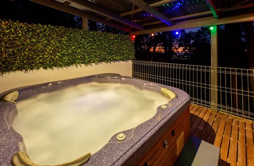 Kalorama Cottage | Verandah Views Cottage - Luxury Spa Cottage with Breathtaking Views