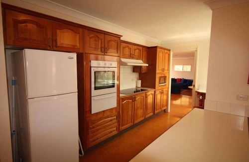 Pokolbin House | Verona Vineyard Cottage - Walk to the vineyards - 4 bedroom house in heart of Pokolbin!