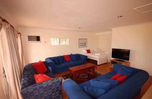 Pokolbin House | Verona Vineyard Cottage - Walk to the vineyards - 4 bedroom house in heart of Pokolbin!