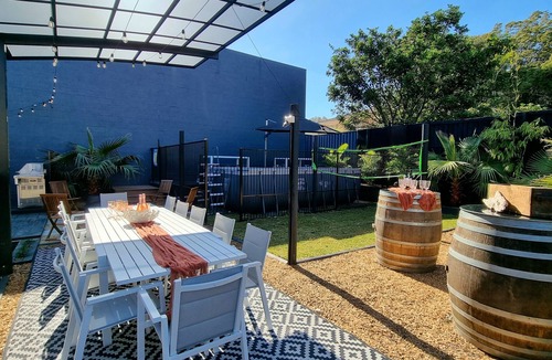 Nelson Bay House | Vibin' Fun House 400meters (5 min walk) to D'Albora Marinas.nOutdoor Span