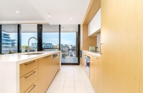 Kingston Apartment | Vibrant Stay with Lakeside Charm in Kingston - Hosted by Canstay