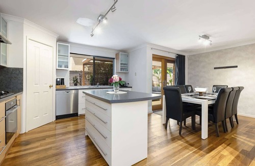 Victoria Park House | Vic Park Home close to Crown